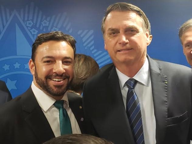 O deputado Daniel Freitas analisa junto ao presidente Bolsonaro a presen&ccedil;a dele em Santa Catrina. – Foto: Divulga&ccedil;&atilde;o