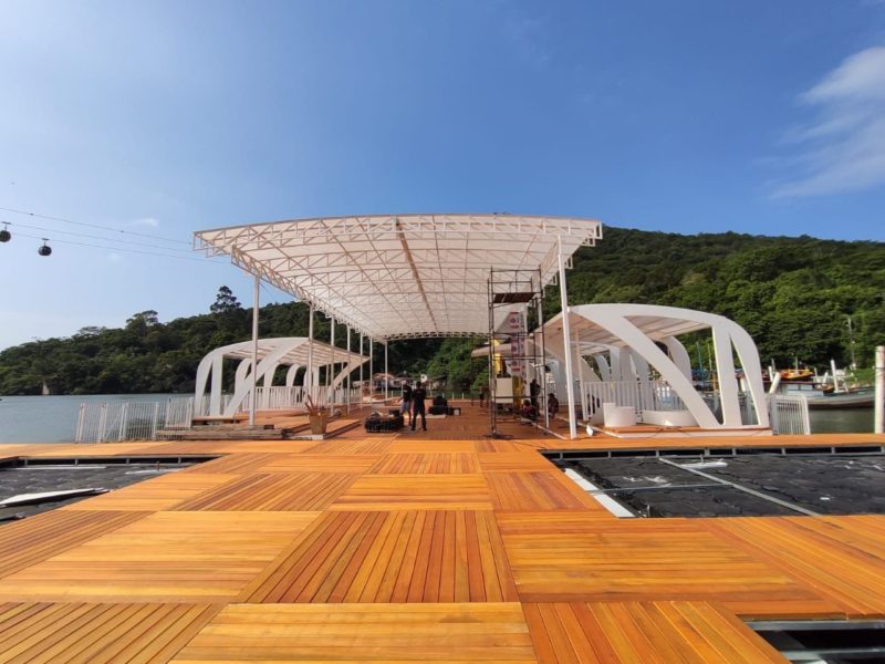 Primeiro clube flutuante itinerante j&aacute; est&aacute; em constru&ccedil;&atilde;o em Balne&aacute;rio Cambori&uacute; – Foto: DEJOUR/Divulga&ccedil;&atilde;o/ND