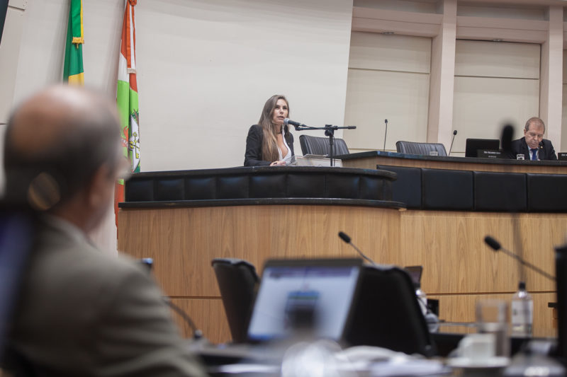 Deputada Paulinha protestou na Assembleia e disse que vai reiterar o pedido ao Governador – Foto: Ag&ecirc;ncia Alesc