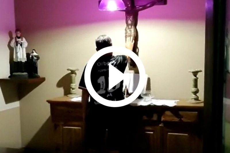 Torcedor fez quest&atilde;o de agradecer ap&oacute;s vit&oacute;ria na Arena Joinville – Foto: Adriano Mendes/NDTV