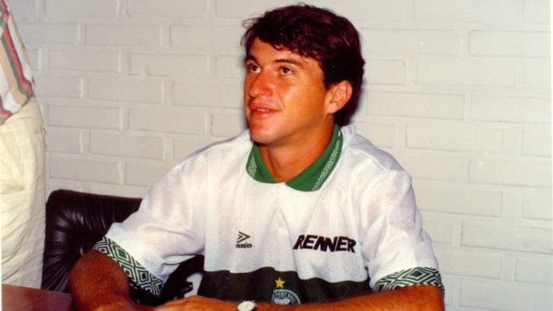 Zambiasi foi &iacute;dolo no Coritiba e vestiu a camisa do Ava&iacute; no final da d&eacute;cada de 1990 – Foto: arquivo pessoal/ND