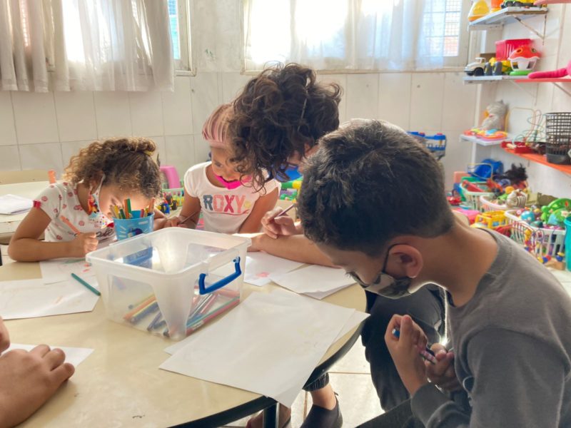 Arte, esporte, psicologia e assist&ecirc;ncia social s&atilde;o alguns dos servi&ccedil;os oferecidos &agrave; comunidade Chico Mendes – Foto: Marina Birindelli/ Gera&ccedil;&atilde;o da Chico/Divulga&ccedil;&atilde;o/ND