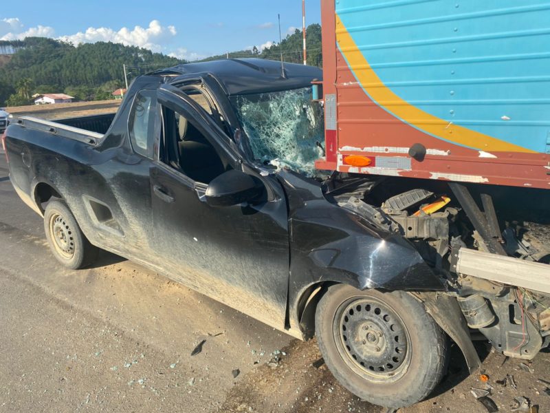 Um acidente deixou um homem gravemente ferido na BR-470 em Api&uacute;na – Foto: Divulga&ccedil;&atilde;o/PRF/ND