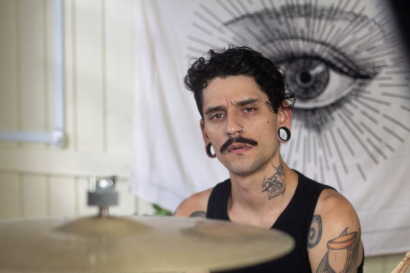 Douglas &eacute; baterista e formado na Udesc – Foto: Sofia Mayer