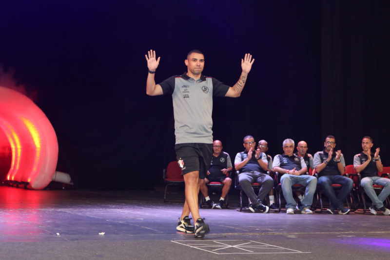 Pepita chegou em Joinville nesta quinta-feira (24) para se unir ao grupo – Foto: JEC Futsal/Divulga&ccedil;&atilde;o/ND