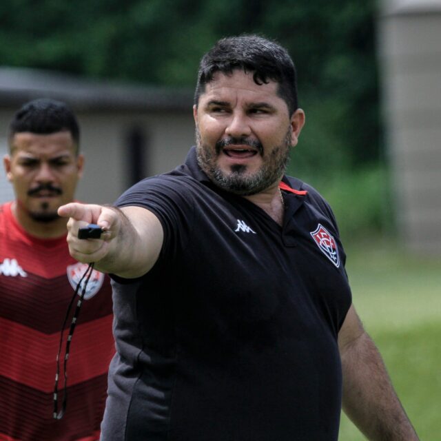 Barroca precisa do Ava&iacute; para alavancar a sua carreira. E o clube aposta tudo no jovem treinador. – Foto: Let&iacute;cia Martins/EC VIt&oacute;ria/ND