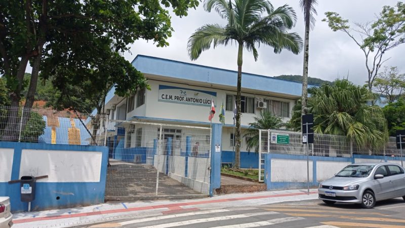 Mais de 80% da comunidade escolar do bairro das Na&ccedil;&otilde;es, em Balne&aacute;rio Cambori&uacute;, votaram a favor da implanta&ccedil;&atilde;o de uma escola c&iacute;vico-militar na unidade do bairro – Foto: Prefeitura de Balne&aacute;rio Cambori&uacute;/Divulga&ccedil;&atilde;o