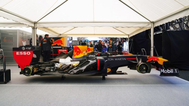 Al&eacute;m dos iates, fibra de carbono &eacute; base para a fabrica&ccedil;&atilde;o de monopostos como os carros de F1&nbsp; – Foto: RedBull Content/Divulga&ccedil;&atilde;o/ND