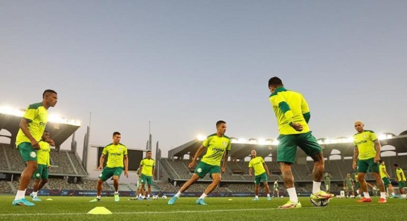 Jogadores do Palmeiras batem bola antes do treino &#8211; Foto: Fabio Menotti/Divulgação Palmeiras