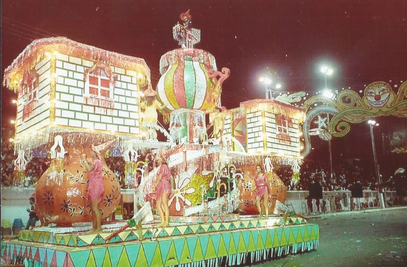 Palácio Bruxólico da Granadeiros em Carnaval de 1980 &#8211; Foto: Divulgação/ND