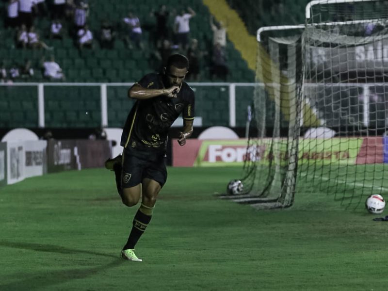 Luizinho deve seguir entre os titulares do Figueirense – Foto: Gustavo Medeiros/divulga&ccedil;&atilde;o/ND