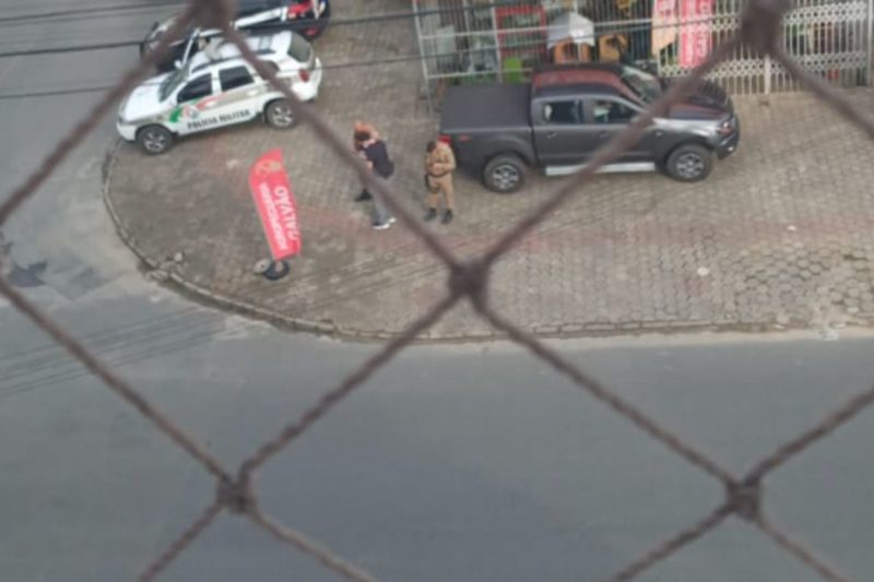 Idoso foi encontrado baleado dentro do carro na zona Sul da cidade &#8211; Foto: Divulgação/ND