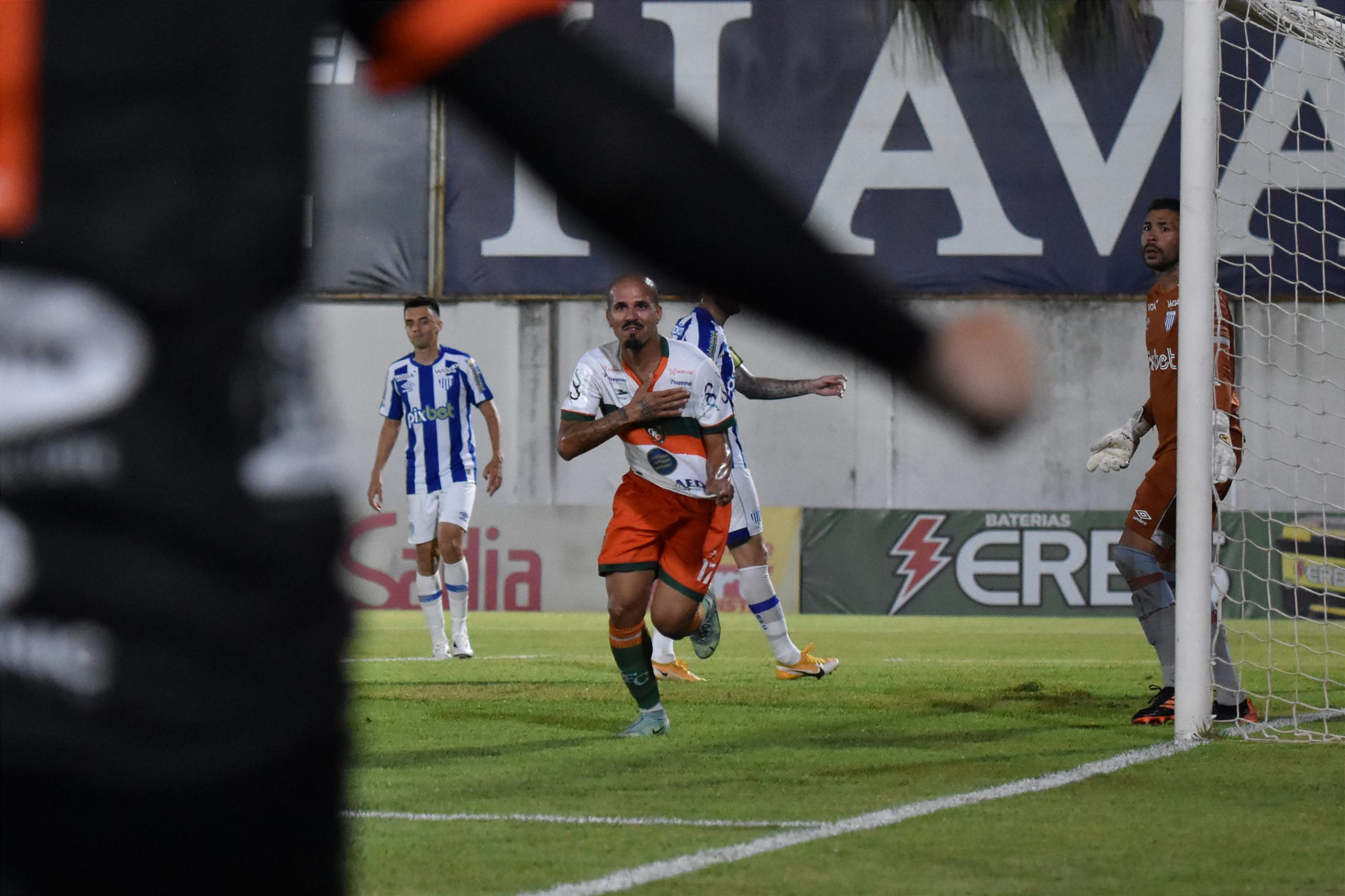 Avaí perde mais uma e dorme na vice-lanterna do campeonato catarinense
