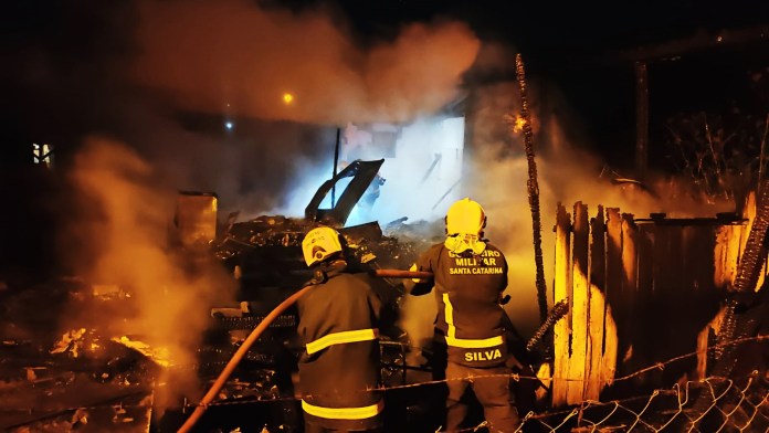 Idosa morre em casa incendiada em S&atilde;o Joaquim, na Serra de SC – Foto: S&atilde;o Joaquim Online/ND