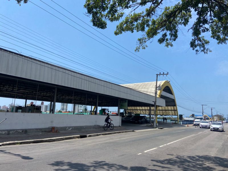 Milhares de pessoas fazem a travessia entre Itaja&iacute; e Navegantes todos os dias – Foto: Isabella Dotta/NDTV Record