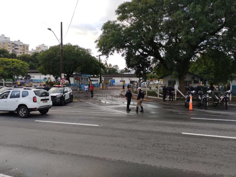 Reuni&atilde;o desta quinta-feira entre servidores aconteceu no bairro Itacorubi – Foto: Paulo Mueller/NDTV