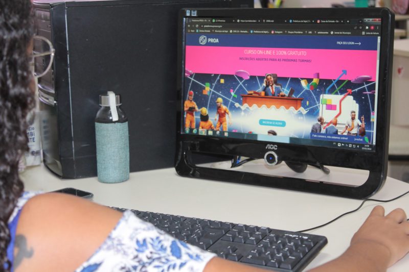 Jovens de Itaja&iacute; podem se inscrever em cursos gratuitos online at&eacute; a pr&oacute;xima semana – Foto: Reprodu&ccedil;&atilde;o/Prefeitura de Itaja&iacute;