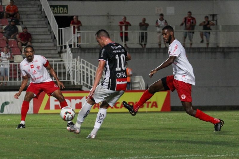 JEC e Herc&iacute;lio Luz se enfrentaram na noite desta quinta-feira (3), na Arena Joinville – Foto: Vitor Forcellini/JEC/Divulga&ccedil;&atilde;o/ND