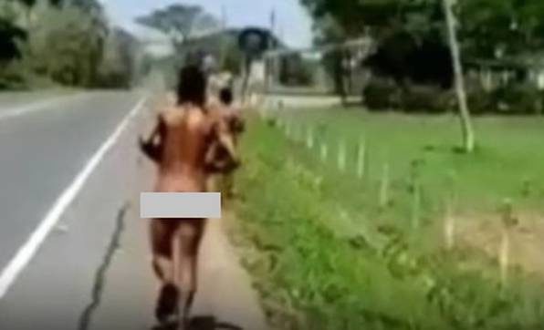 Supostos ladrões correram pelados na Colômbia após ameaças de fazendeiros. – Foto: Reprodução/Internet/Divulgação/ND