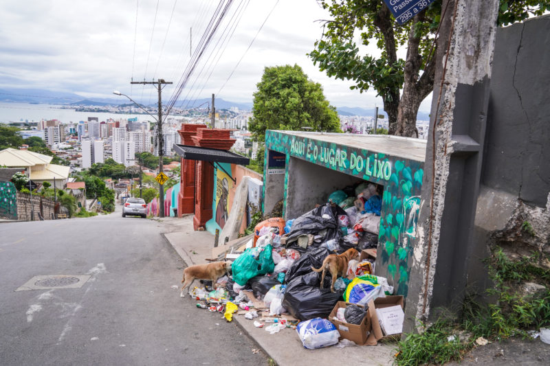 Lixo se acumula em pontos da cidade após o início da greve da Comcap – Foto: Diorgenes Pandini/Especial para ND