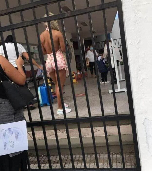Roupa utilizada pela m&atilde;e “motivou” persegui&ccedil;&atilde;o virtual – Foto: Reprodu&ccedil;&atilde;o/Redes Sociais