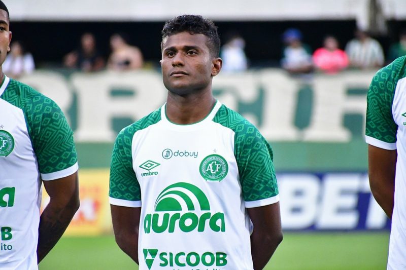 Maranh&atilde;o vai passar por exames m&eacute;dicos para saber sobre les&atilde;o &mdash; Foto: J&uacute;lia Galv&atilde;o/Chapecoense/ND