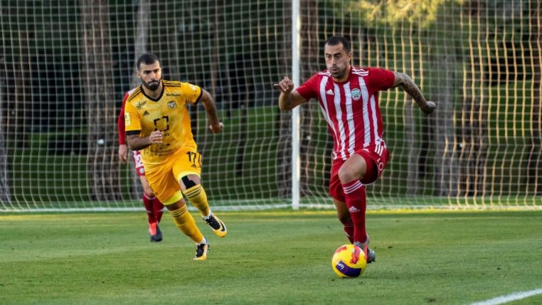 Marquinhos Pedroso atuando no futebol da Let&ocirc;nia – Foto: Divulga&ccedil;&atilde;o/ND
