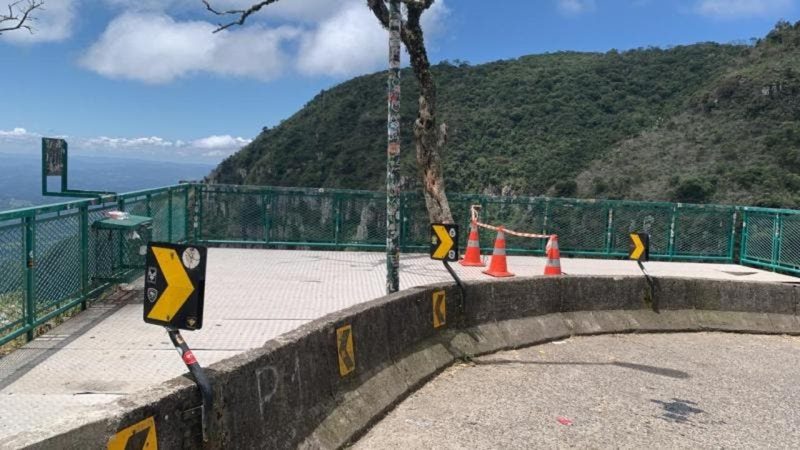 Mirante da Serra em SC recebe manuten&ccedil;&atilde;o ap&oacute;s placa se soltar e dar susto em turista – Foto: PMRv/Divulga&ccedil;&atilde;o/ND