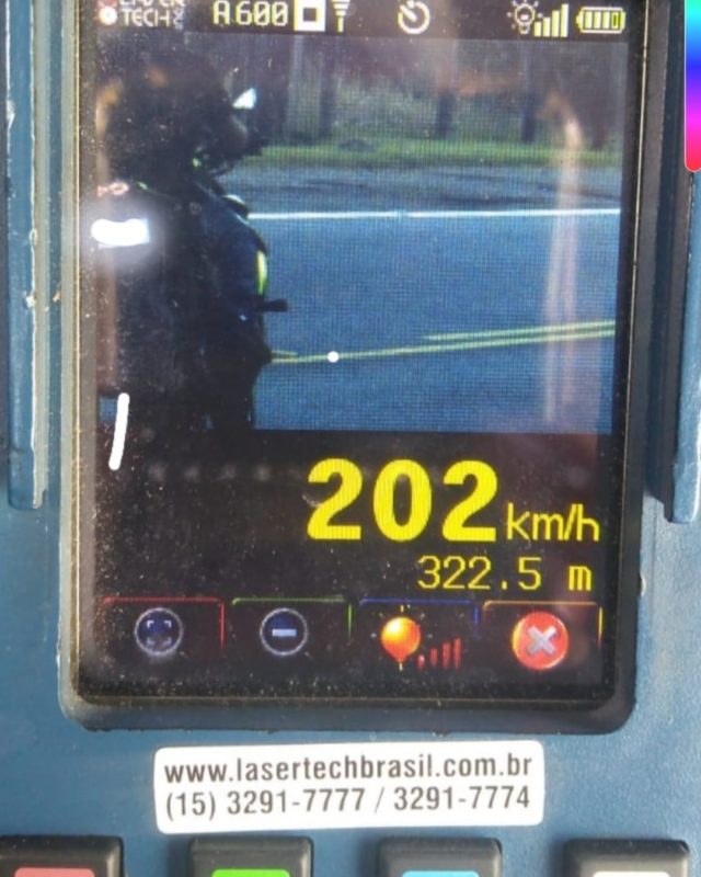Motociclista &eacute; flagrado a mais de 200 km/h em rodovia de SC – Foto: PMRv/Divulga&ccedil;&atilde;o/ND