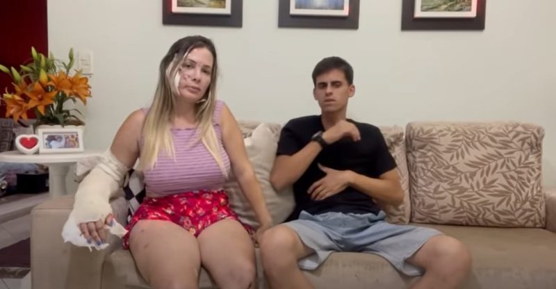 Aline foi salva pelo colega da mesma frota e em seguida foi levada ao hospital pelo motorista – Foto: Musa das Estradas/Reprodu&ccedil;&atilde;o/ND