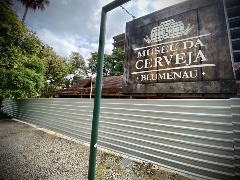 Come&ccedil;aram nesta segunda-feira (28) as obras de reforma e amplia&ccedil;&atilde;o do museu da cerveja de Blumenau – Foto: Moises Stuker/NDTV