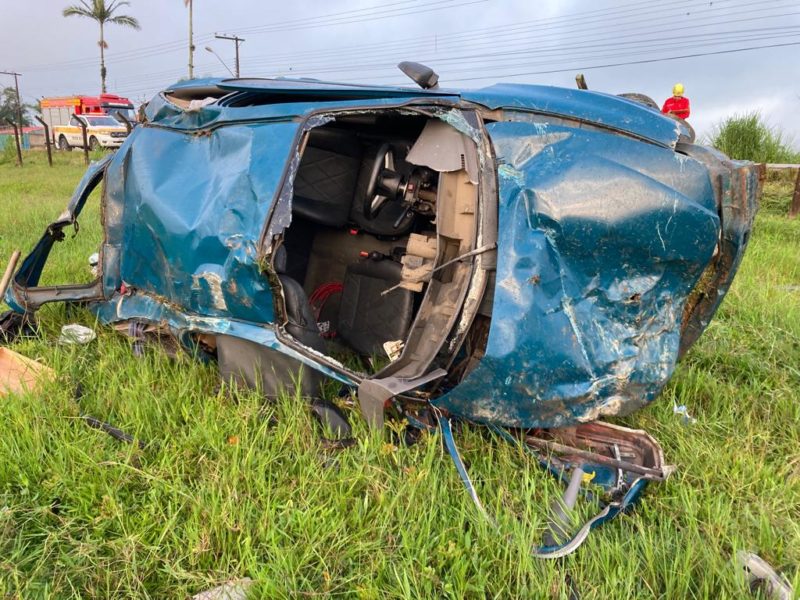 Acidente em Ilhota deixa duas pessoas feridas – Foto: Corpo de Bombeiros Volunt&aacute;rios de Ilhota/Divulga&ccedil;&atilde;o/ND