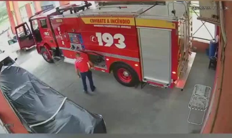 bombeiros voluntários de joinville salvam uma vida