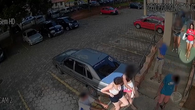 Jovem joga &aacute;gua com &oacute;leo quente em adolescente – Foto: Portal R7/Reprodu&ccedil;&atilde;o/ND