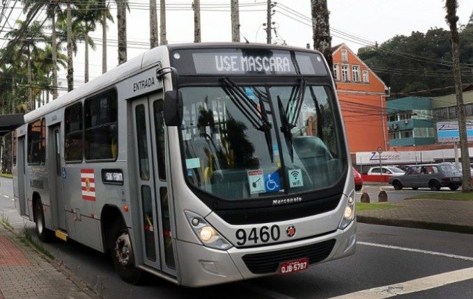 Uso de m&aacute;scara no transporte coletivo de Blumenau &eacute; recomendado pelo munic&iacute;pio, mas sem obrigatoriedade – Foto: Divulga&ccedil;&atilde;o/Prefeitura de Blumenau/ND