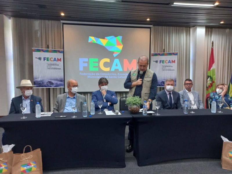 Ministro Onyx Lorenzoni esteve nesta segunda-feira em Florian&oacute;polis – Foto: Fecam/Divulga&ccedil;&atilde;o/ND