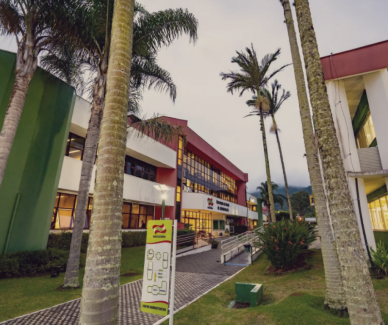 Centro Administrativo de Santa Catarina – Foto: Arte sobre foto de Ricardo Wolffenb&uuml;ttel/Divulga&ccedil;&atilde;o/ND