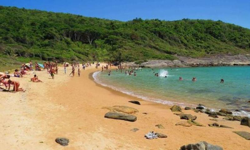 Jovem é encontrado com a barriga aberta em praia de Guarapari, no Espírito Santo &#8211; Foto: Internet/Reprodução/ND