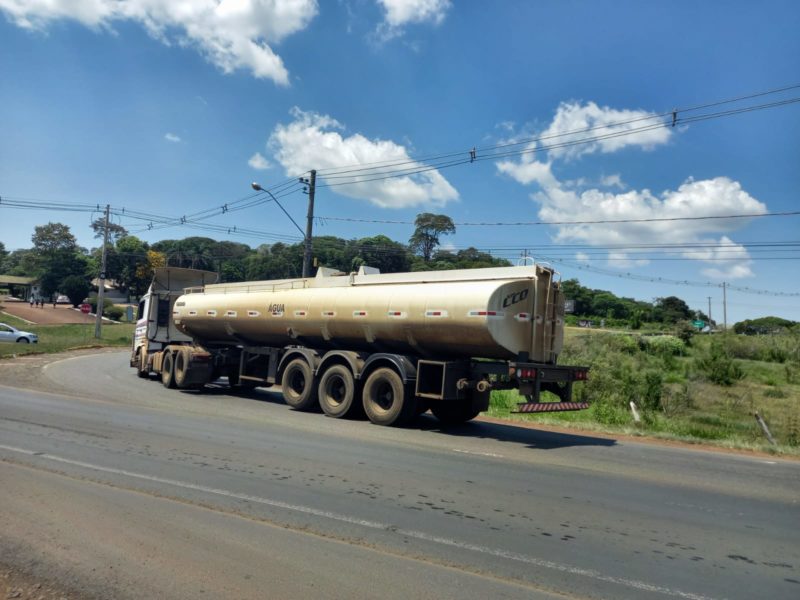Caminh&otilde;es da &aacute;gua passam pelo local para fazer o reabastecimento – Foto: Prefeitura de Chapec&oacute;/ND