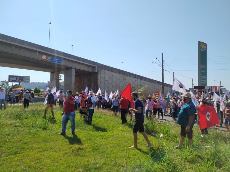 Manifesta&ccedil;&atilde;o ocorre no trevo de Chapec&oacute; nesta quarta-feira (16) – Foto: PRF/ND