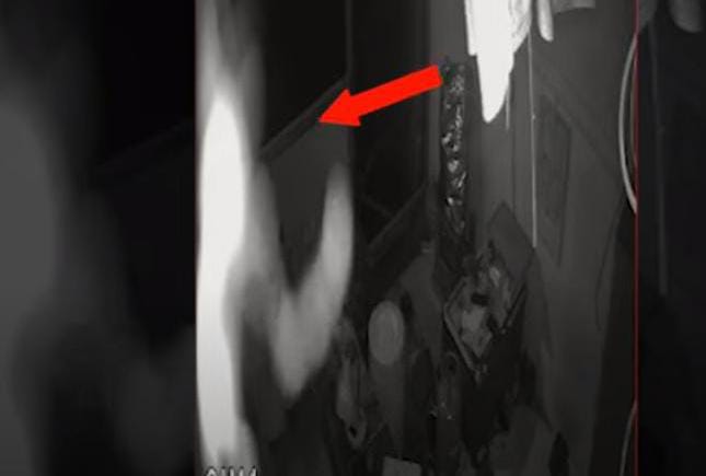 C&acirc;meras de seguran&ccedil;a registram o que parece ser um fantasma em joalheria – Foto: Reprodu&ccedil;&atilde;o/Internet/ND