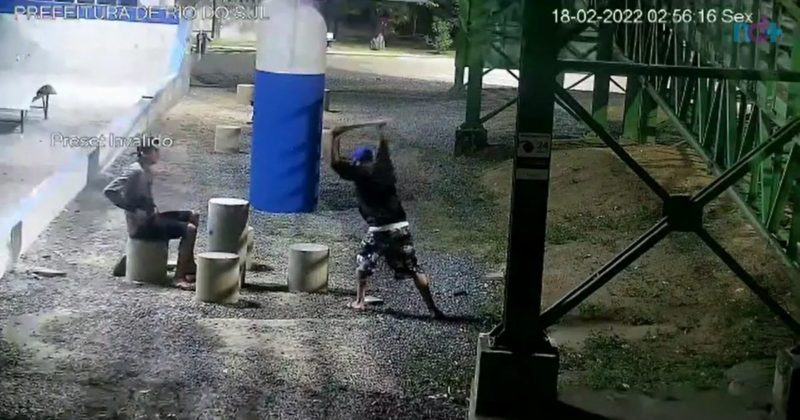 vândalos deixam rastro de destruição em Rio do Sul