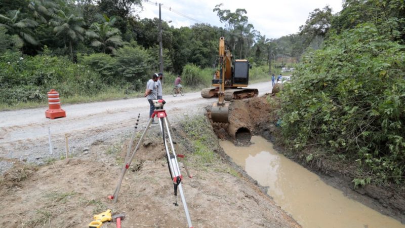 Moradores relatam que esperavam há 14 anos pelo asfalto