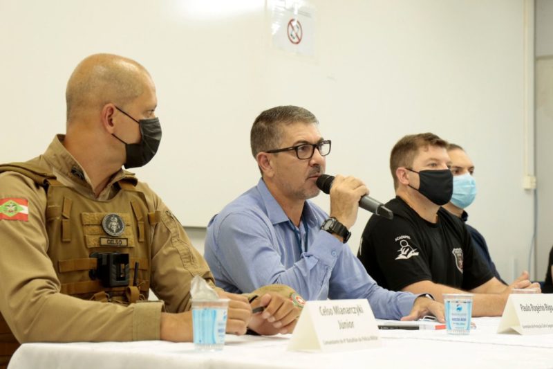 coletiva de imprensa sobre furto de fios de cobre