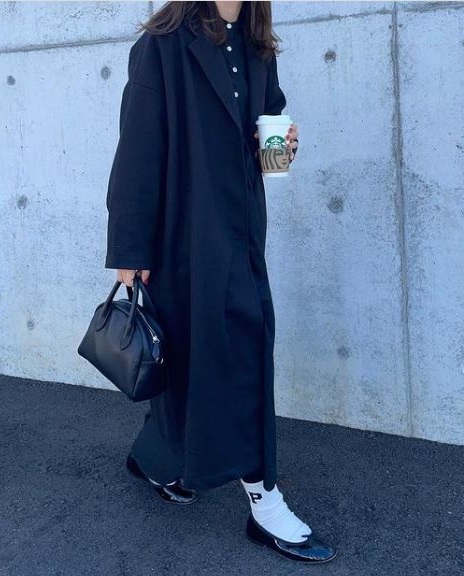 As sapatilhas de bico redondo estão de volta