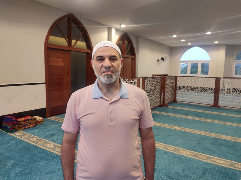 Sheik Almir Alkaram &eacute; o l&iacute;der religioso da comunidade – Foto: Felipe Bottamedi/ND