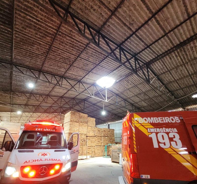 Homem caiu de altura de 10 metros enquanto trocava telhado em Lages – Foto: CBMSC/Divulga&ccedil;&atilde;o/ND