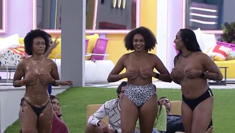 Participantes do BBB 22 fazem topless e pulam na piscina &mdash; Foto: TV Globo/ND