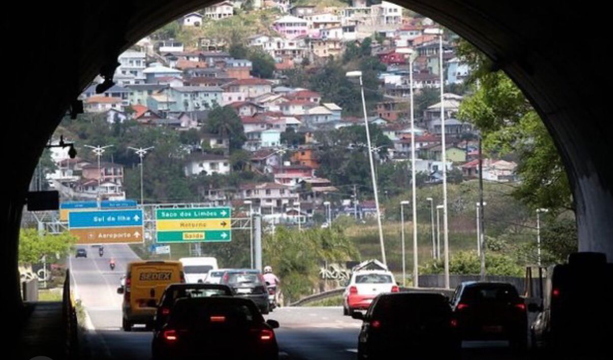 Acidente em túnel de Florianópolis causa morte e trânsito intenso
