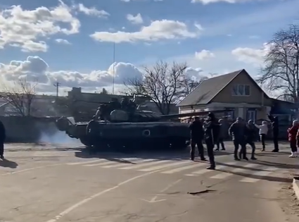 Os civis tentam se proteger a todo o custa contra o avan&ccedil;o das tropas russas – Foto: Internet/Reprodu&ccedil;&atilde;o/ND